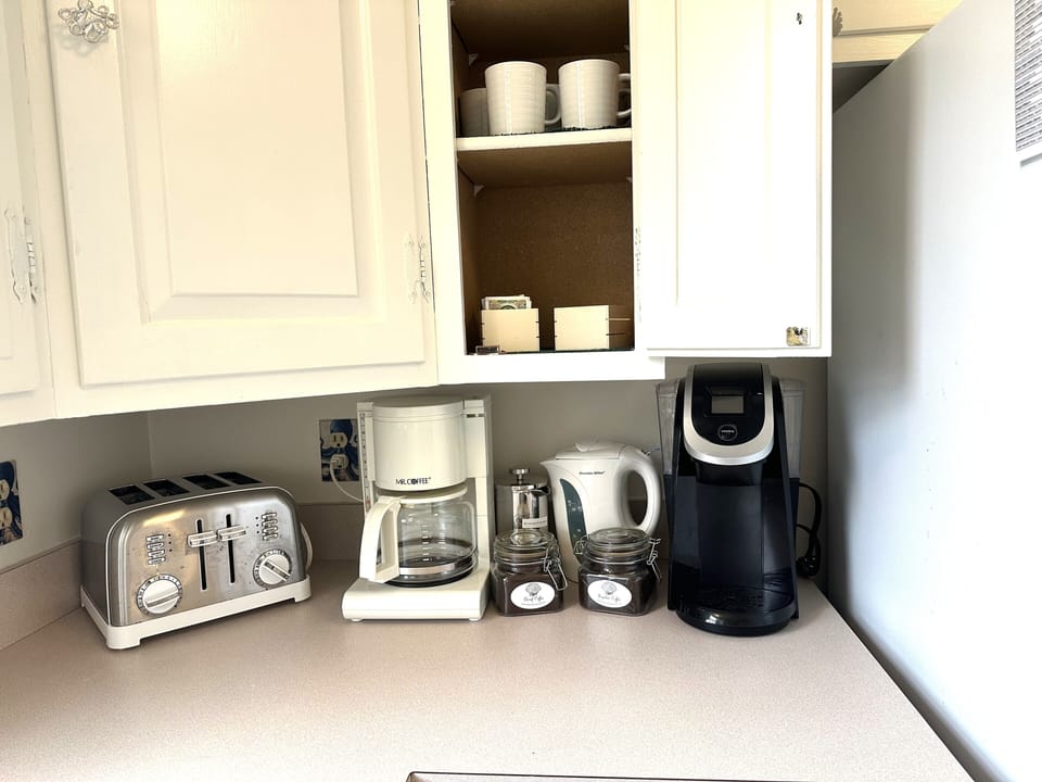 Complete coffee and tea bar