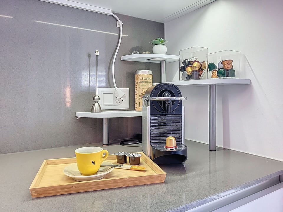 Lighting, Machine, Home Appliance, Kitchen Appliance, Small Appliance, Light Fixture, Lamp