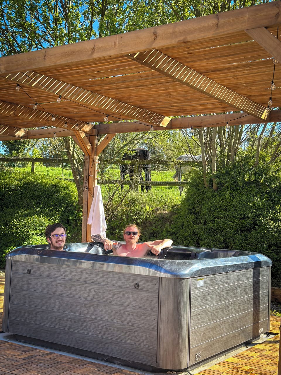 Outdoor spa tub