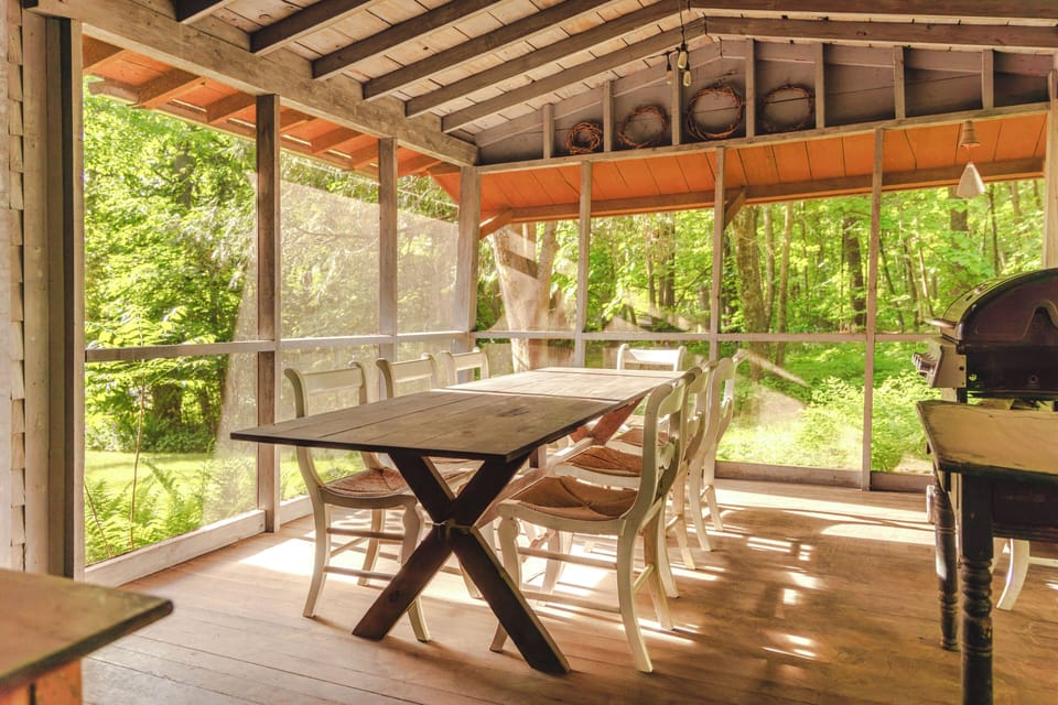 Screened in dining porch 