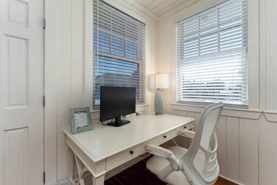 Desk area with views of Ponte Vedra Blvd