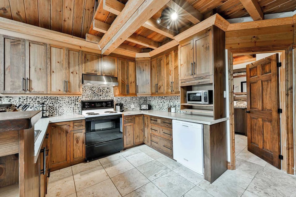 Cuisine toute équipée / Fully furnished kitchen
