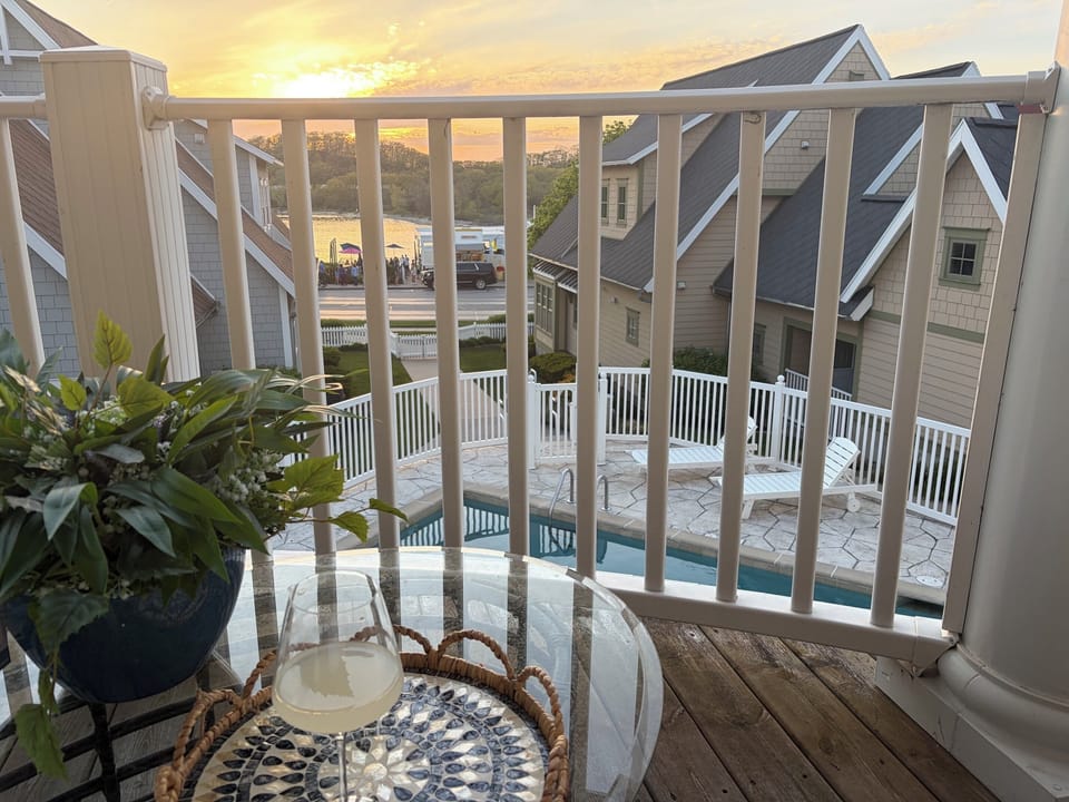 Your Private Wrap-Around Balcony-Yes, That is the Pronto Pup Stand!