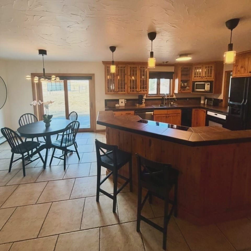 Fully equipped kitchen with bar stools & breakfast table, coffee machine