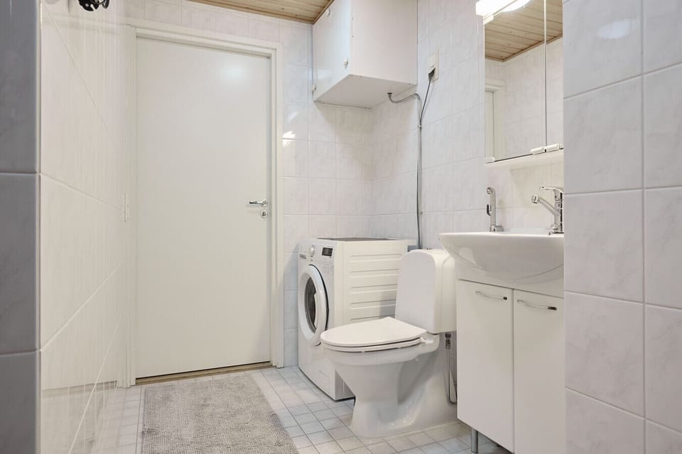 This bright and functional bathroom is designed to maximize space, offering a large mirror and storage cabinets for all your personal belongings. The layout is clean and modern, ensuring a comfortable environment for your morning routine.