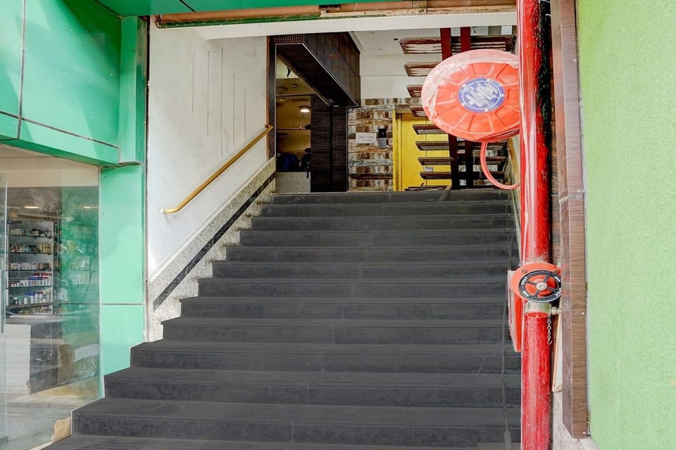 Entrance / Reception