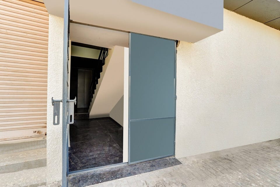 Entrance / Reception