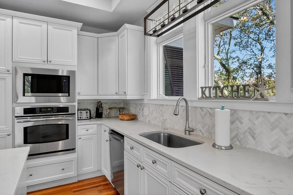 Kitchen at 23 42