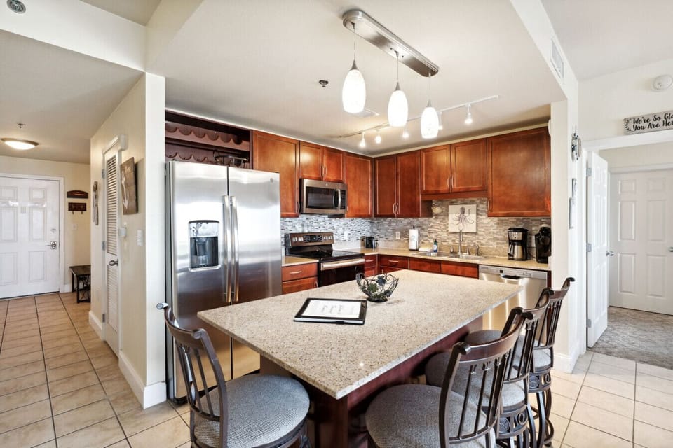Fully Stocked, Lake View Kitchen with Island Bar Seating, Stainless Steel Appliances, Drip Coffee Maker and Keurig