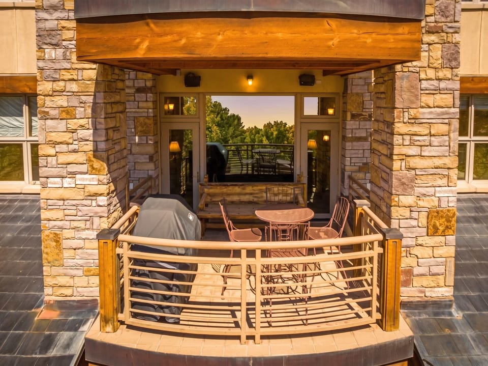 Balcony: Gas grill, outdoor dining area, mountain views