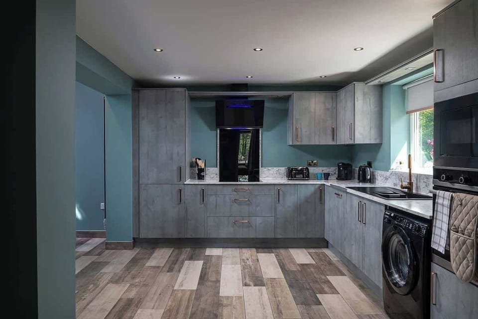 Fully equipped open plan kitchen