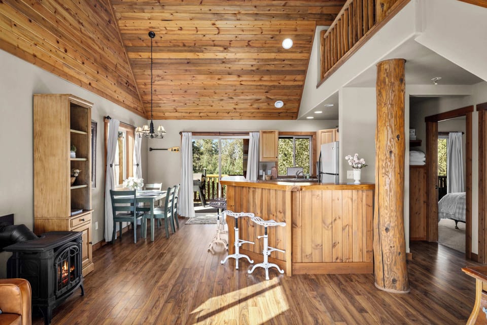 A bright kitchen and dining area for easy vacation living