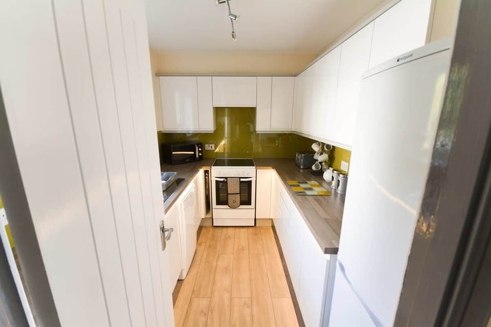 Lots of works space for Dining Al a Carte preparation 