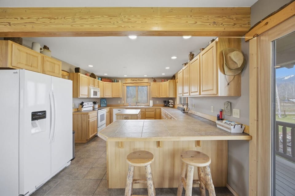 Kitchen Bar Top Space