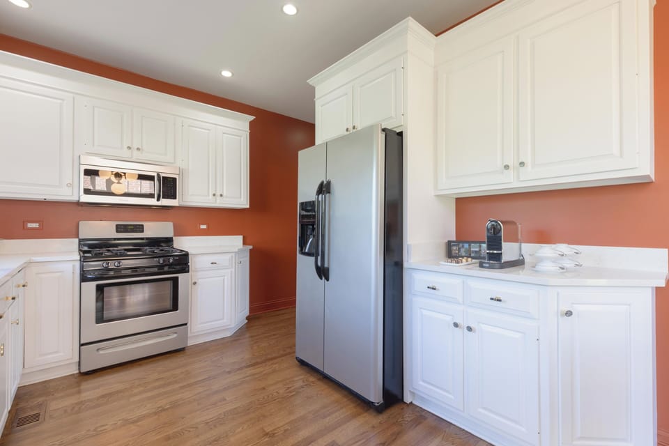 Fully equipped with microwave, gas oven range, refrigerator and Nespresso