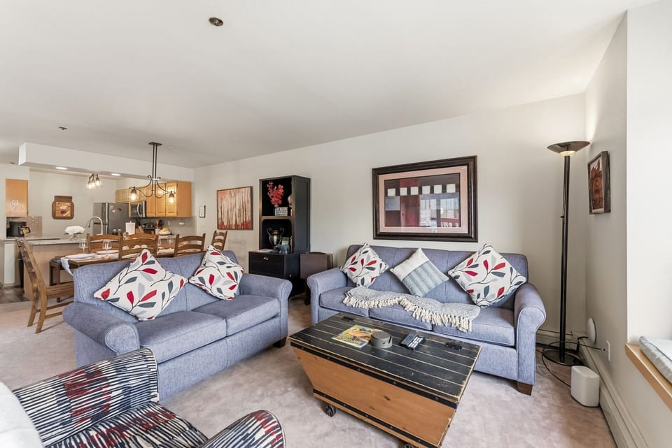 Living room: Gas fireplace , TV , pull-out sofa