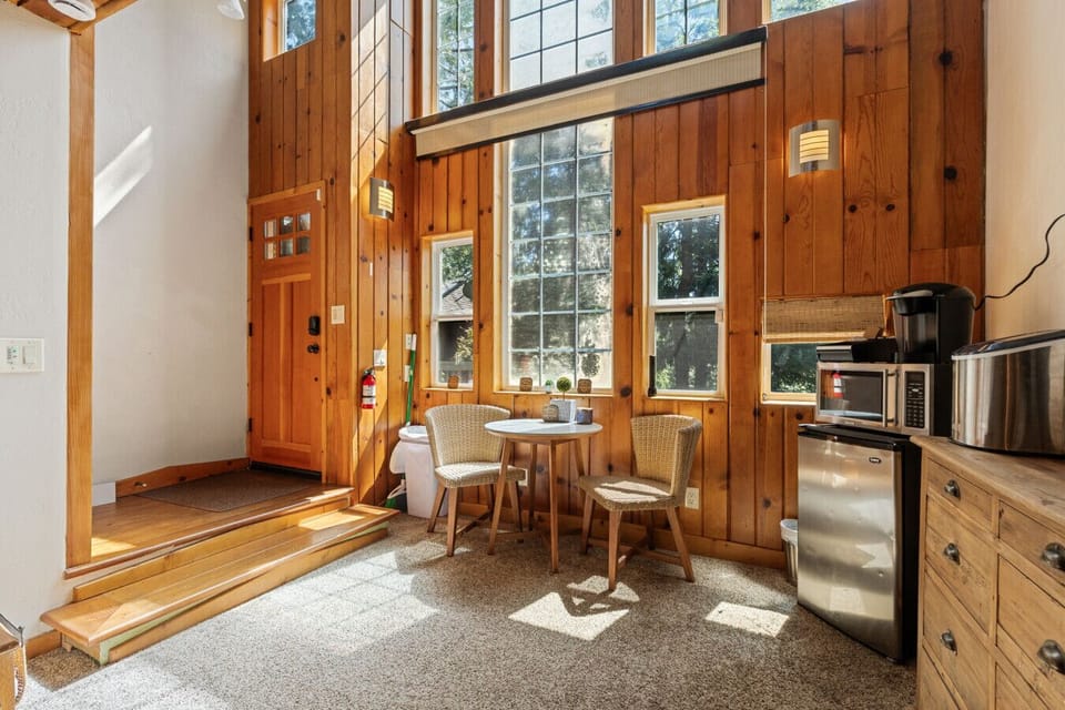 Coach house kitchenette, available for stays of 14 plus. Mini fridge, dining nook, lake views.