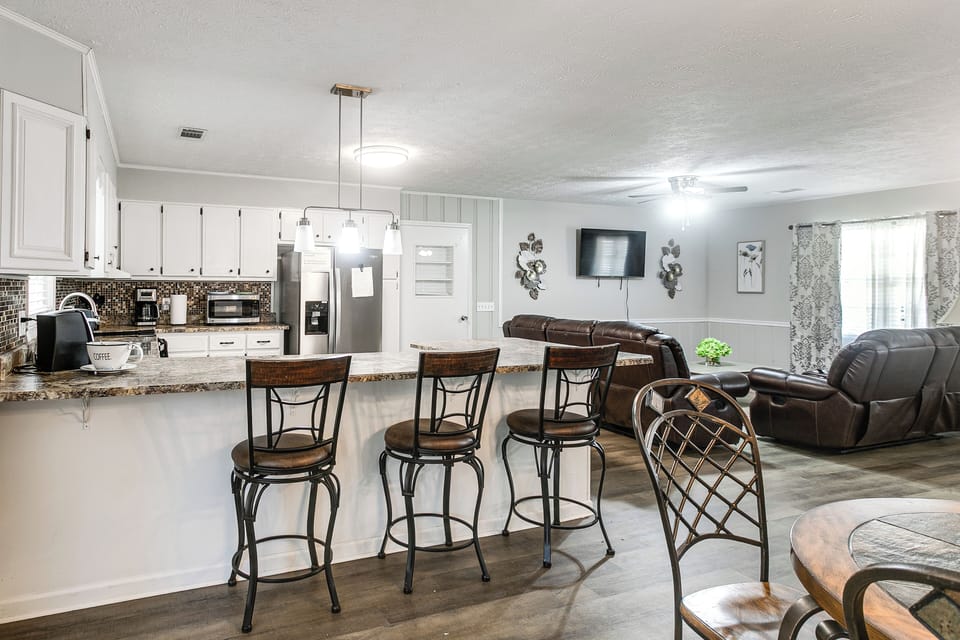Breakfast Bar | Kitchen