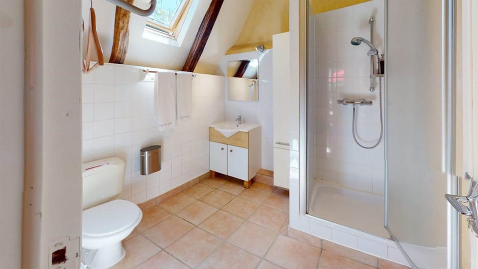 Domaine-des-Fargues-Gite-du-Berger-salle-de-bain-1024x576