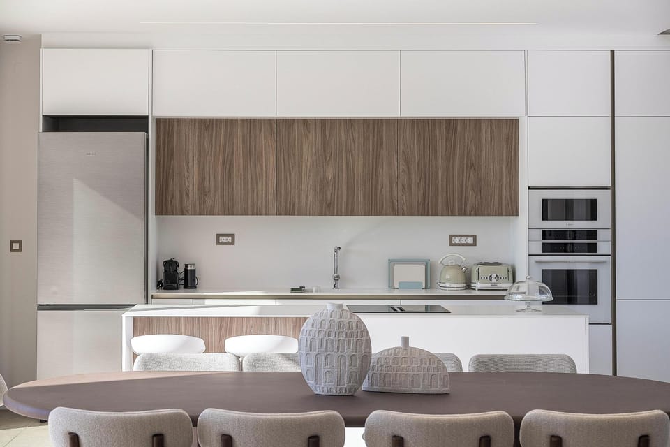 Fully equipped kitchen.