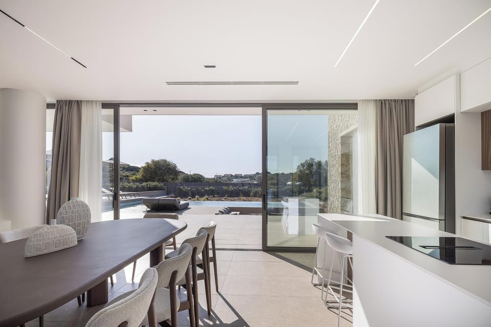 Indoor dining for up to 10 guests.