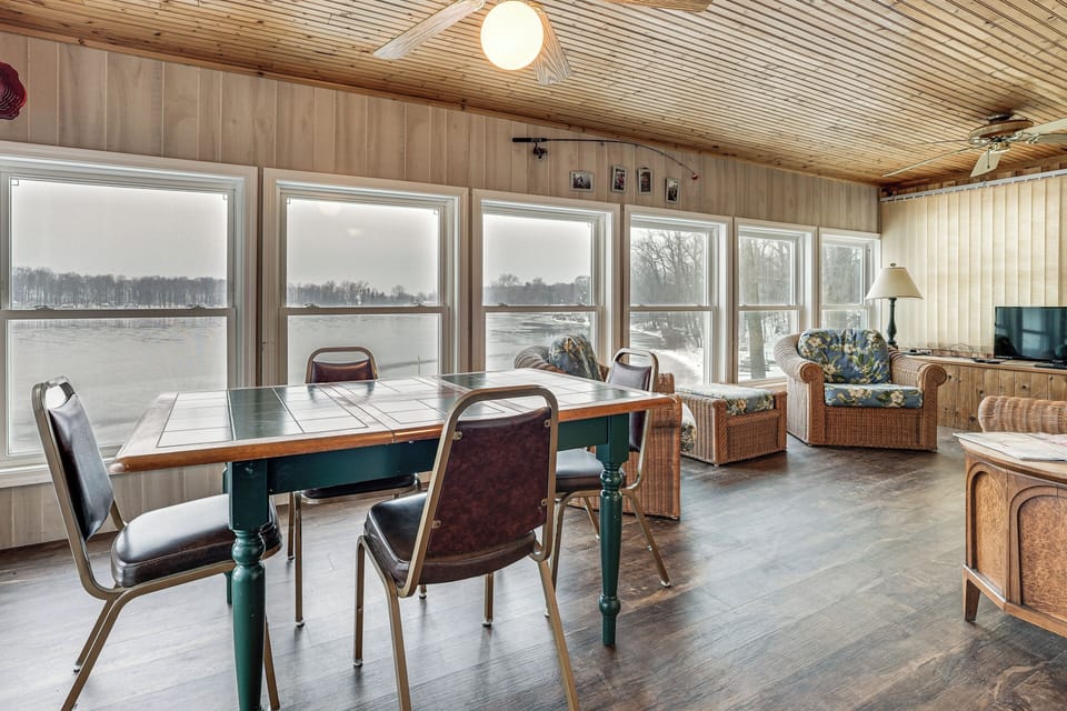 Enclosed Sunroom | Smart TV | Lake Views | Main Level
