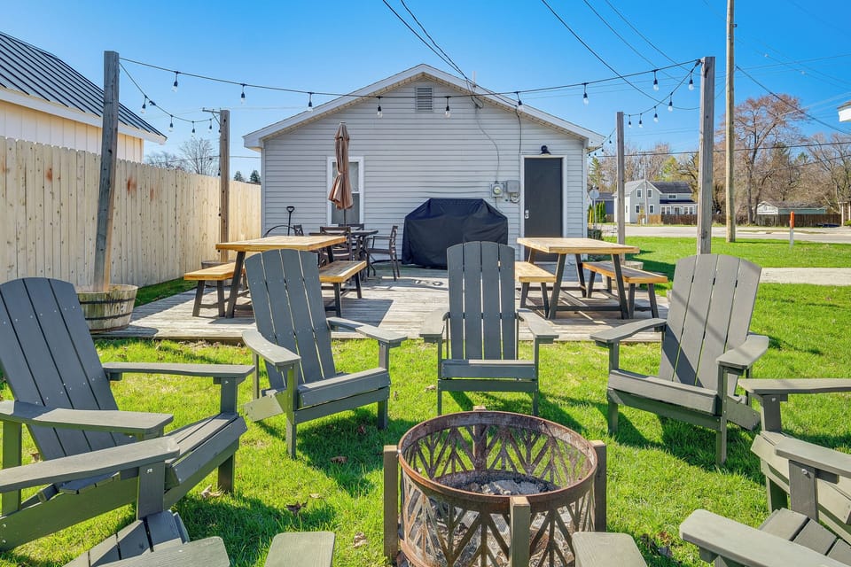 Wood-Burning Fire Pit | Private Yard