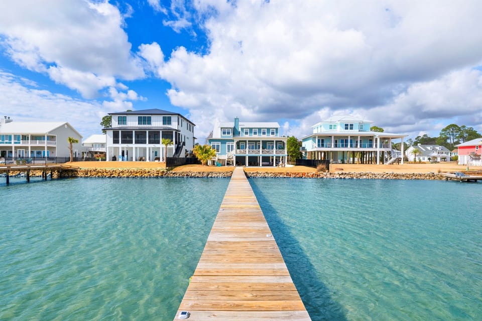 Cozy cottage hideaway behind the main residence, offering a relaxing stay near the water in a quiet coastal setting.