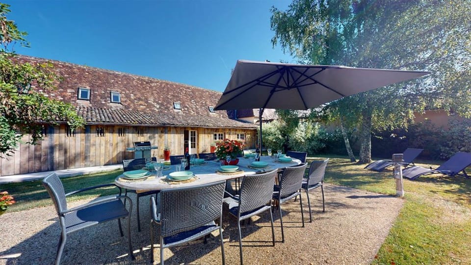Domaine-des-Fargues-Gite-du-Minotier-terrasse-02-1024x576(1)