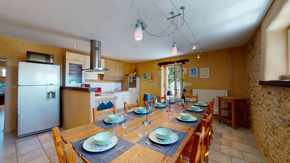 Domaine-des-Fargues-gite-du-tonnelier-salle-a-manger-02-1024x576