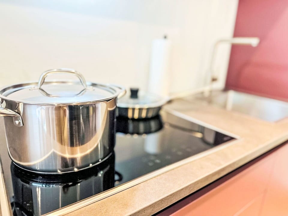 Kitchen Appliance, Major Appliance, Kitchen, Kitchen Stove, Countertop, Home Appliance, Stove, Gas Stove, Cooktop