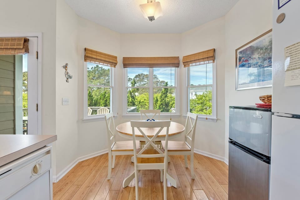 CL402M: Bliss | Dining Area