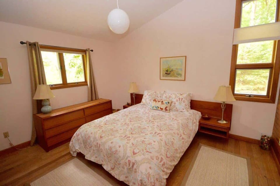 Master bedroom on main floor with queen bed