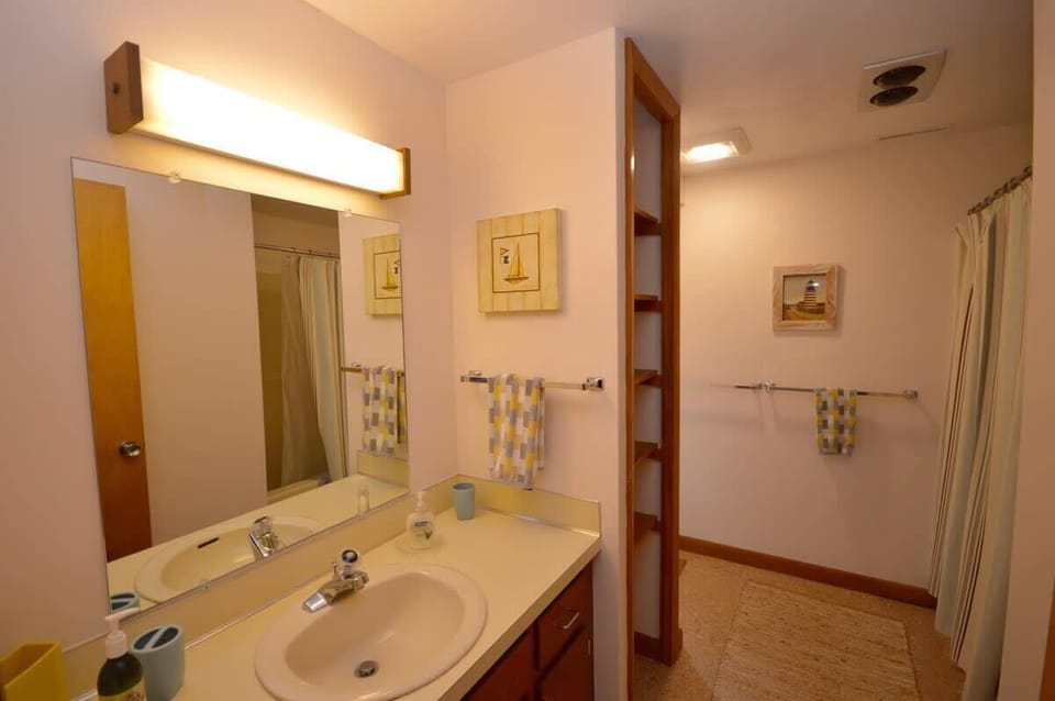 Full bath on lower level