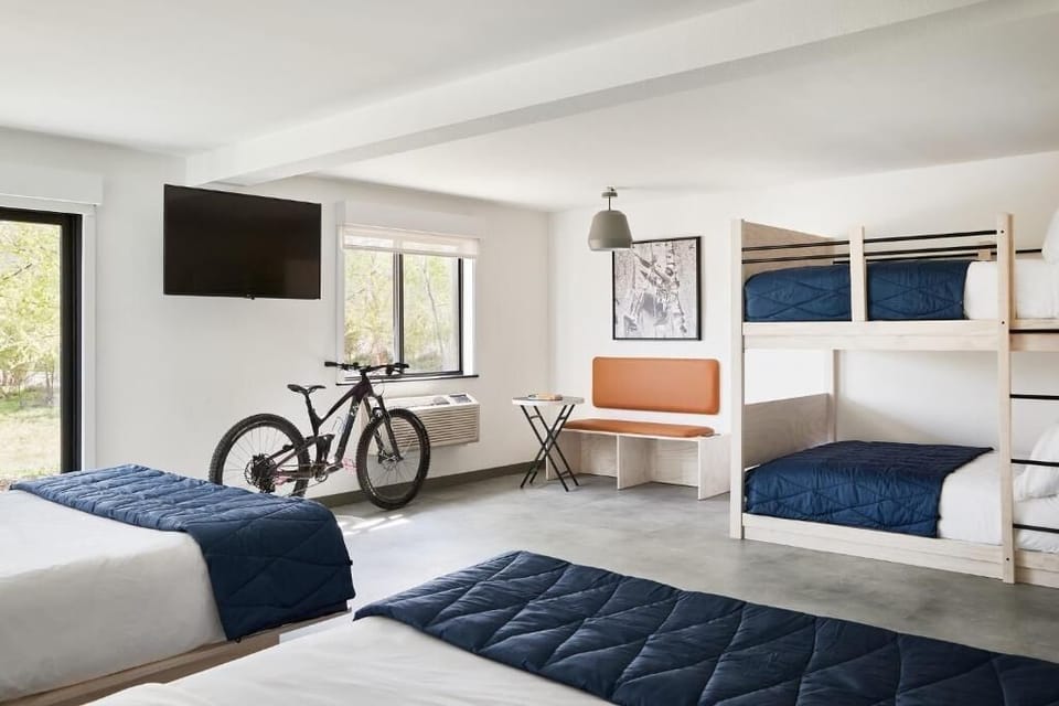 Gather everyone comfortably with bunks, space, and bright daylight.