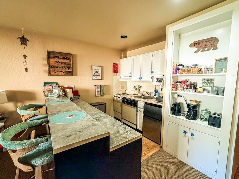 Full kitchen and coffee bar