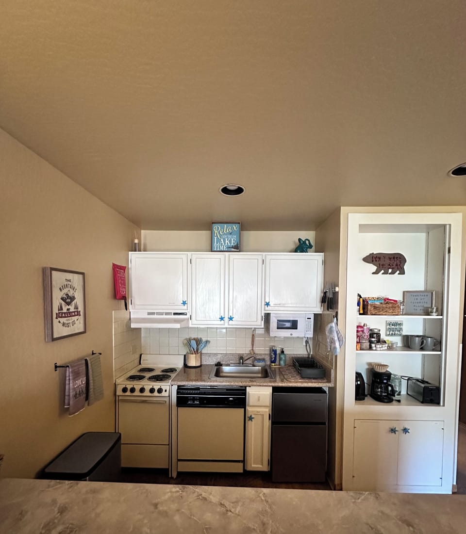 Full kitchen