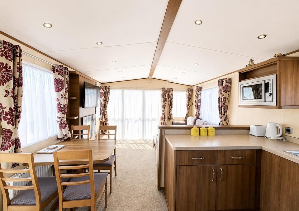 The living room in this caravan in Felixstowe is perfect for relaxing at the end of a busy day exploring Felixstowe. From beaches to street food to theatre there is something to keep the whole family entertained at Suffolk Sands