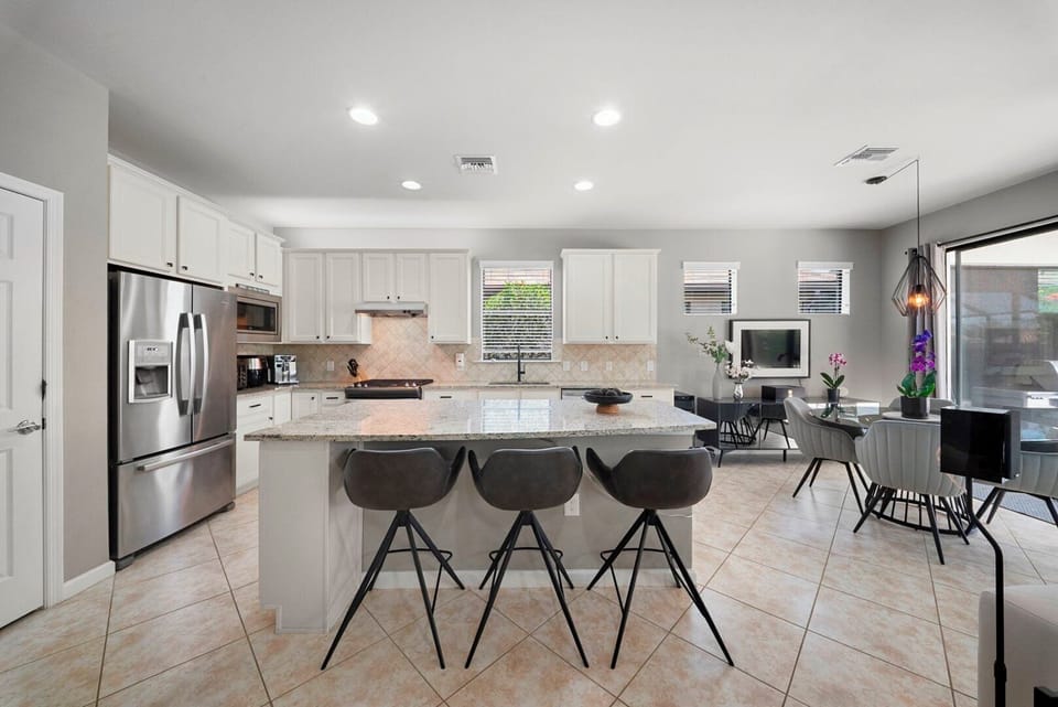 Kitchen & Dining Room. Island Seat for 3 / Dining for 4