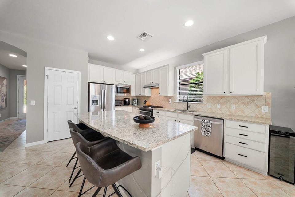 Well stocked kitchen - Owners have thought of everything