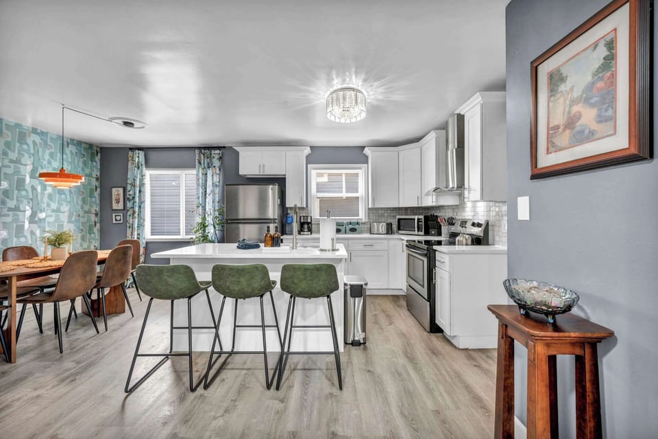 Open kitchen w/ bar seating & warm lighting — great for cooking & catching up over drinks.
