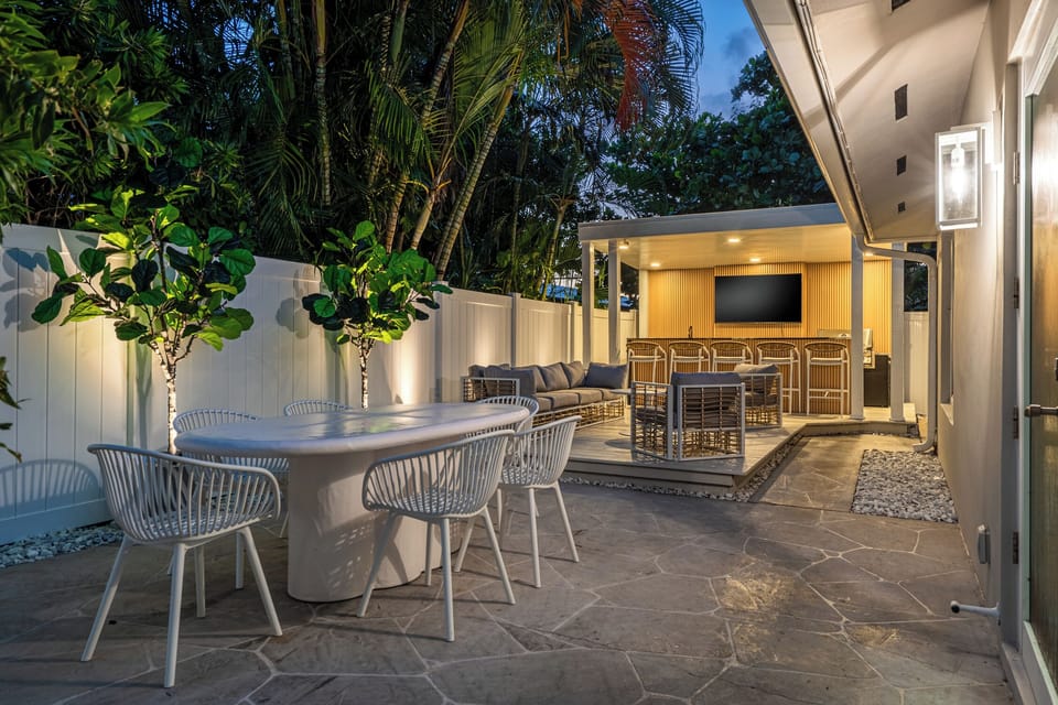 Outdoor dining