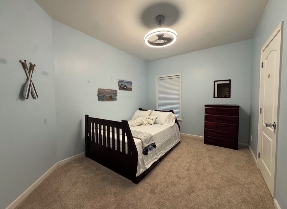 Second  guest bedroom with full size bed