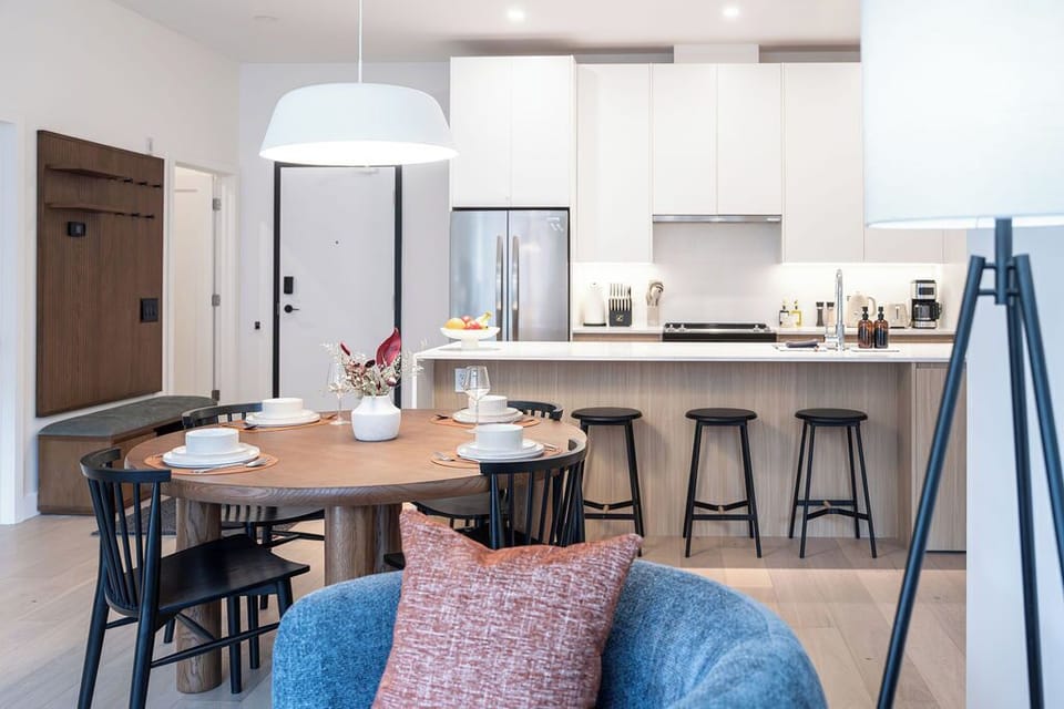 Selkirk Outpost- Dining Area/Kitchen