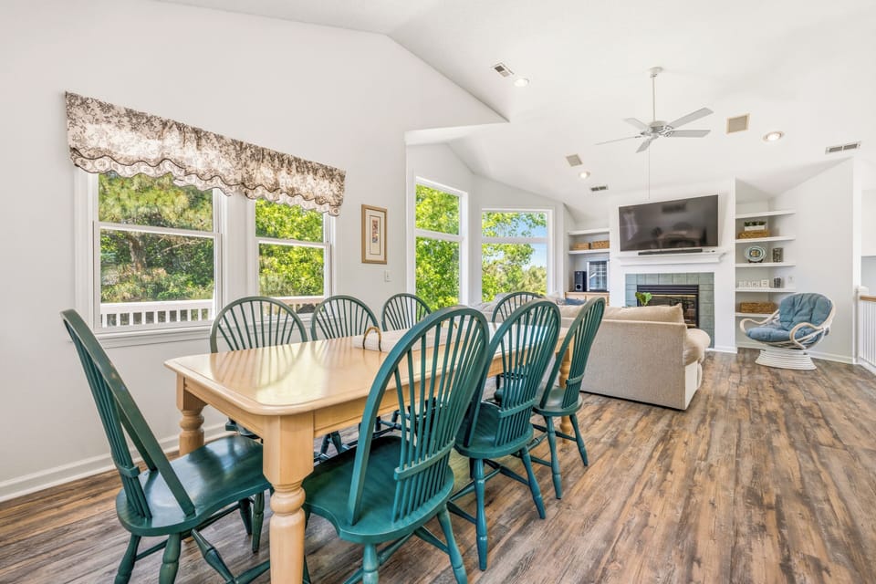 Dining Area - Top Level