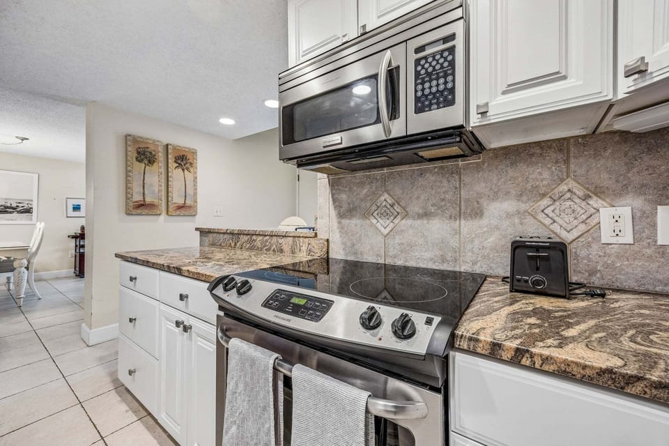 Full kitchen