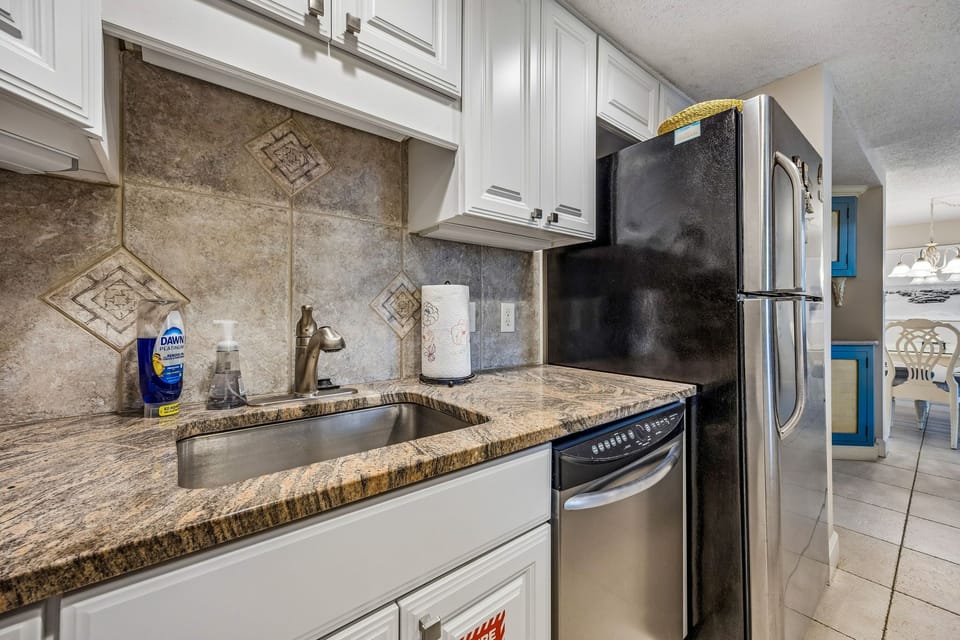 Full kitchen