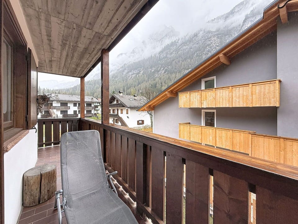 Wood, Ceiling, Hardwood, Wood Stain, Plywood, Daylighting, Plank
