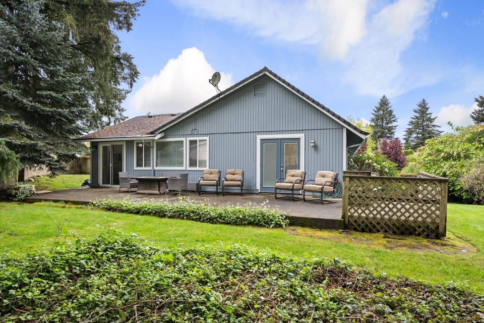 Enjoy a lovely Oregon day in the yard!