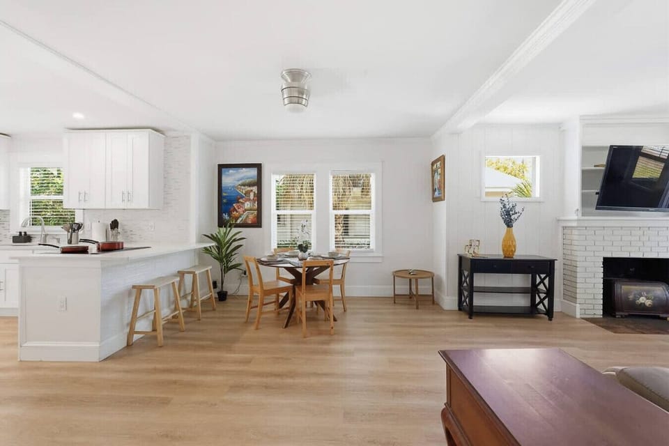 Kitchen and Dining: A seamless, sun-soaked layout perfect for effortless hosting.